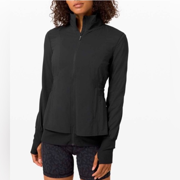 lululemon athletica Jackets & Blazers - EUC Lululemon 6 Sights Seen Jacket Black